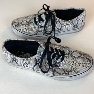 🐍Snakeskin Vans, black and cream, mens size 7, womens size 8.5